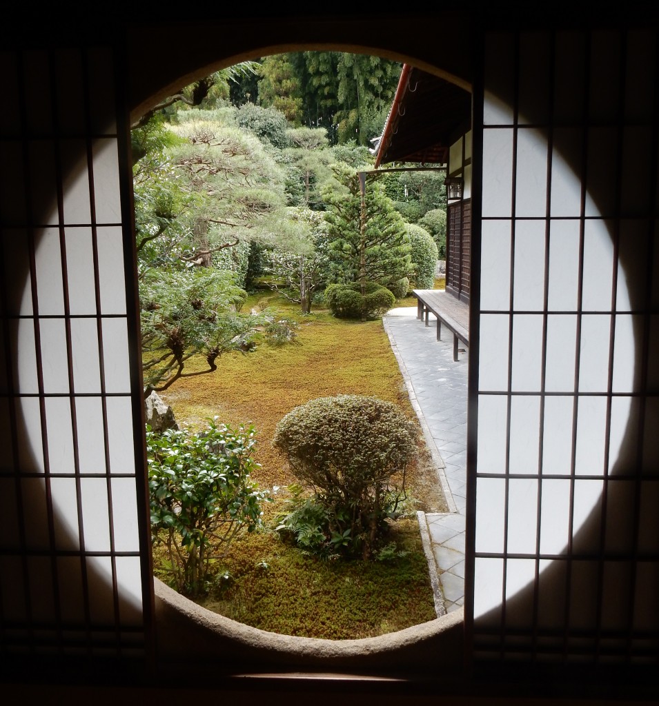 Window onto the world of Zen at Funda-in, subtemple of Tofuku-ji (photos by John D.)